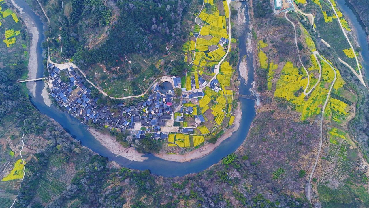 伊朗着实聪明。起初，很多人忌惮美国，毕竟美国国力强盛，大家都不敢轻易与美国开战。