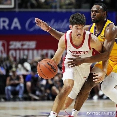 《别死磕防守了！谢泼德神似拉塞尔，学里夫斯军训中锋才是出路》对手控卫呼叫一个简单