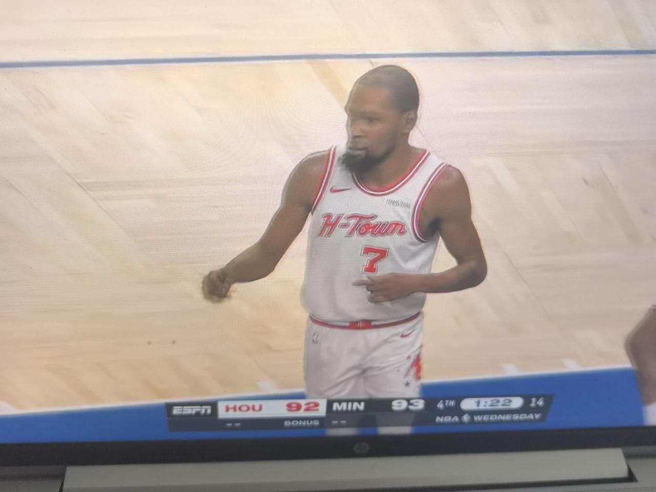 火箭费老大劲换杜十娘真是亏大了
现在连森林狼都打不过！
还付出了选秀权
别说夺冠