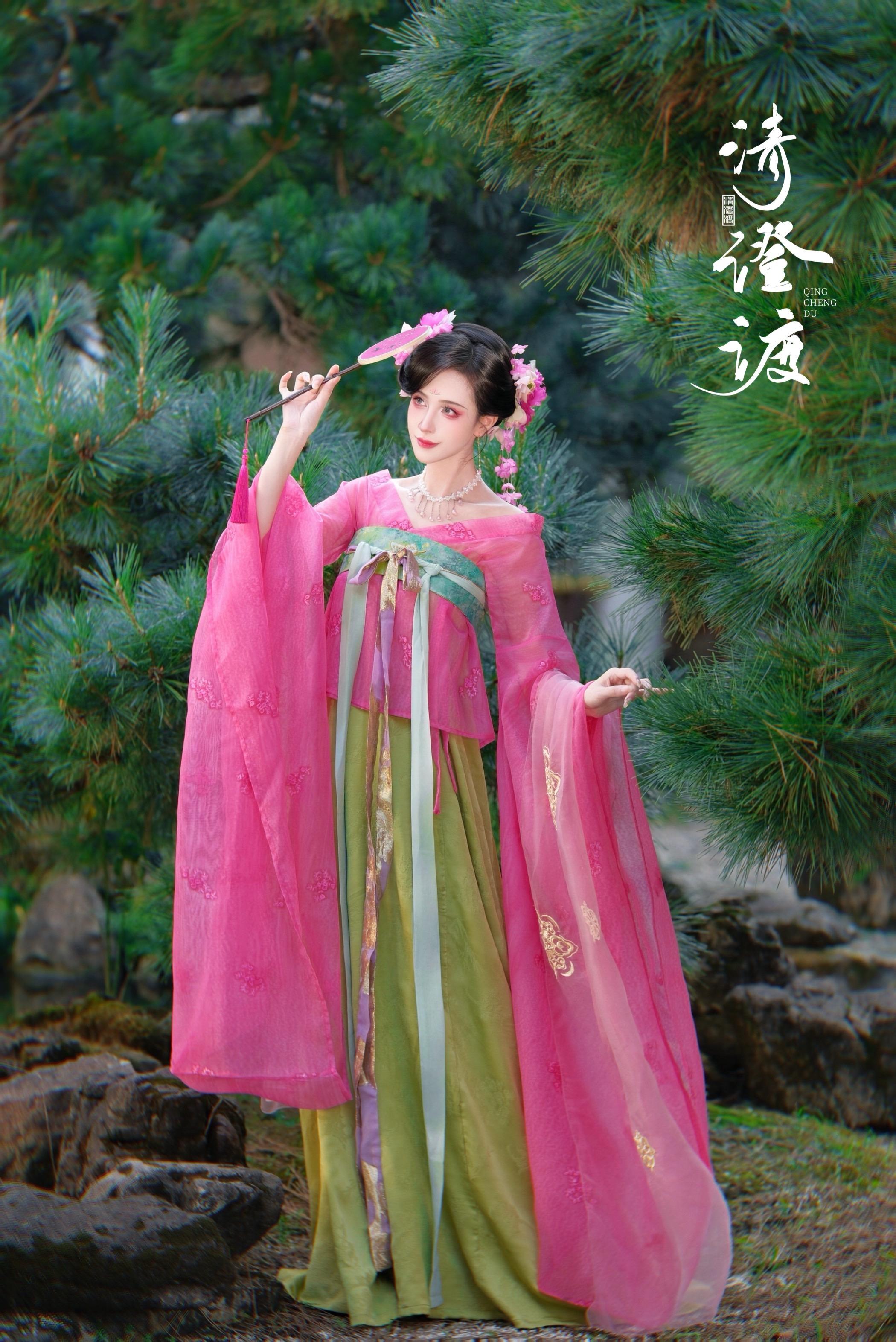 东方古典美 粉色长裙 天姥山中有仙女 花神转世 粉色长裙仙气十足