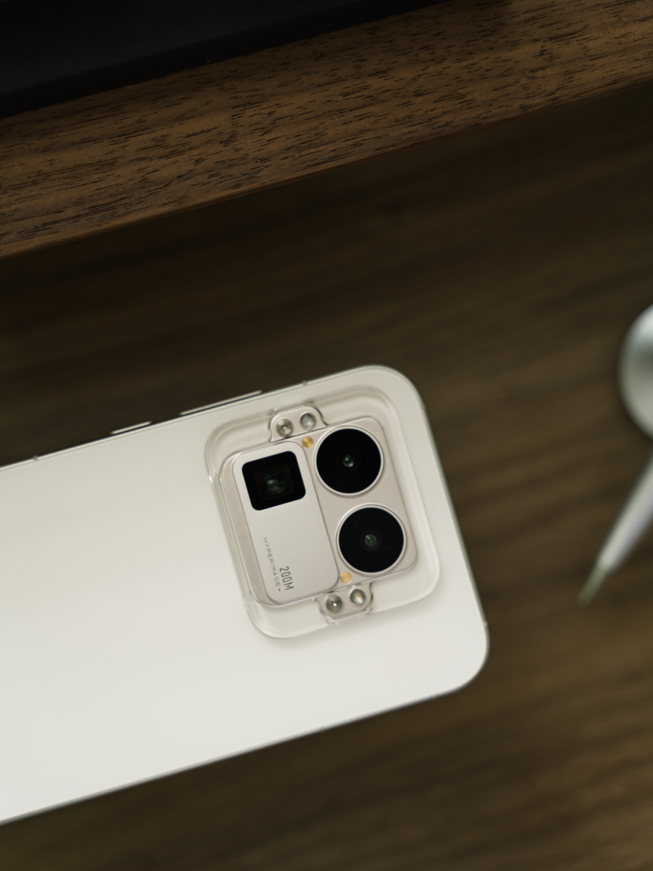 机器人造型裸奔了一阵，重新把透明盖板给重新。没有3D打印机，不然估计得停不下来对