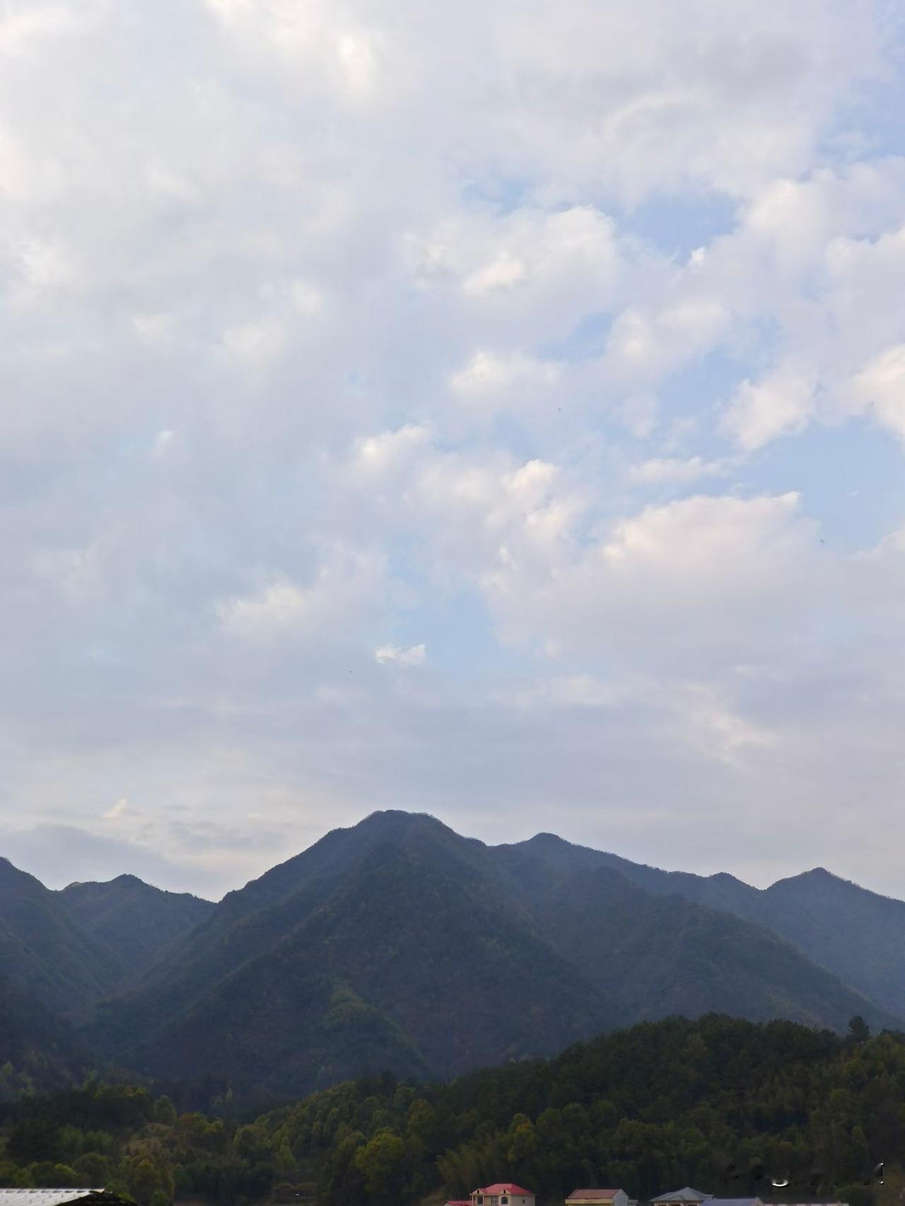 只有熬过了婚姻的平淡期，才算是真正的白头偕老
 
我们的婚姻都会有三个阶段：热恋