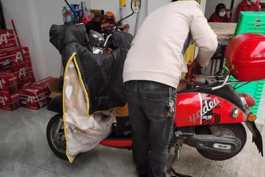 凡是有一点心眼的电动车车主，绝对不会相信网上所说的关于电瓶的三个谎言！很多电动车