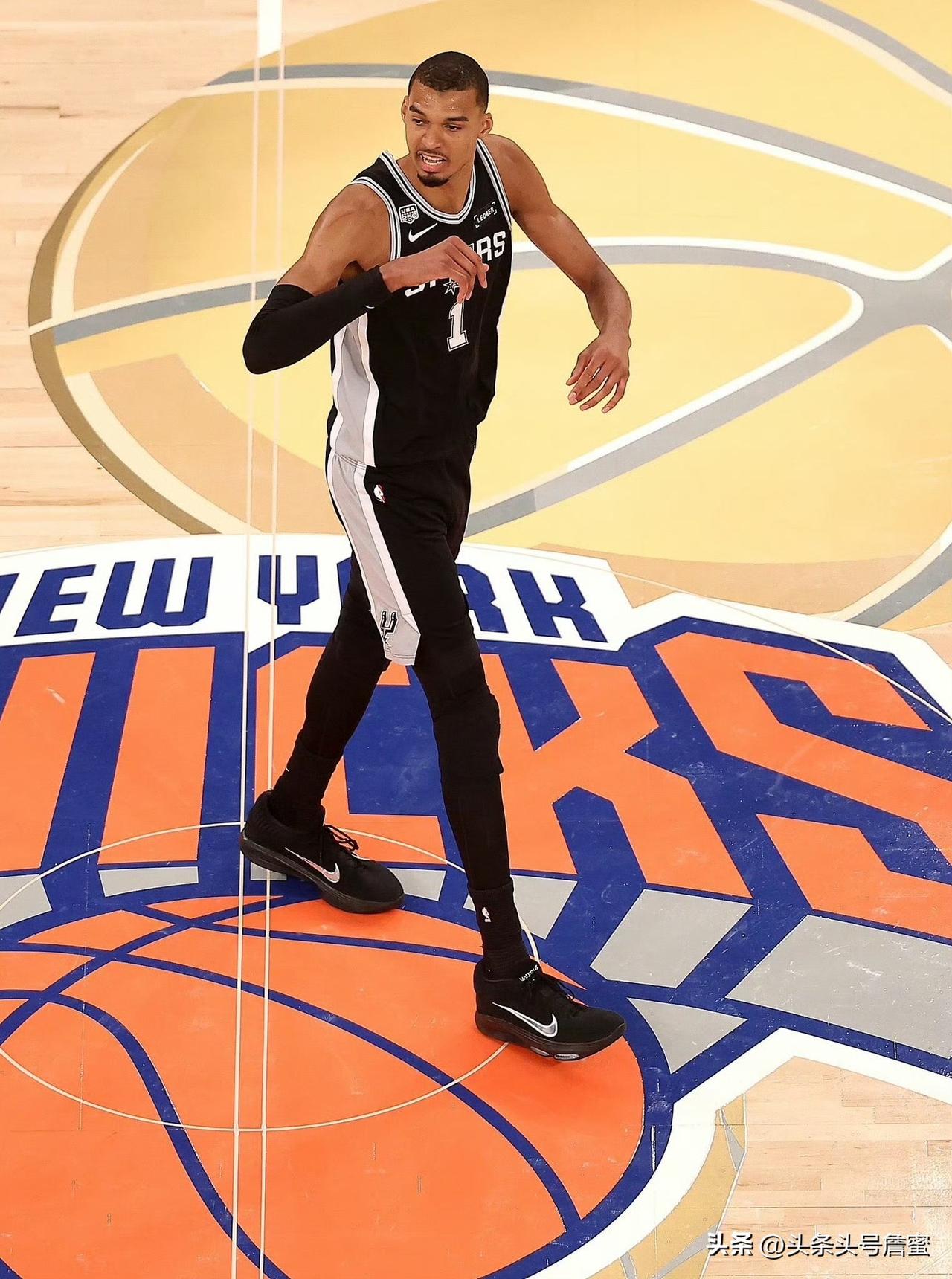 首次总决赛就打出历史级表现！

初次站上NBA总决赛舞台，文班亚马就交出了足以载