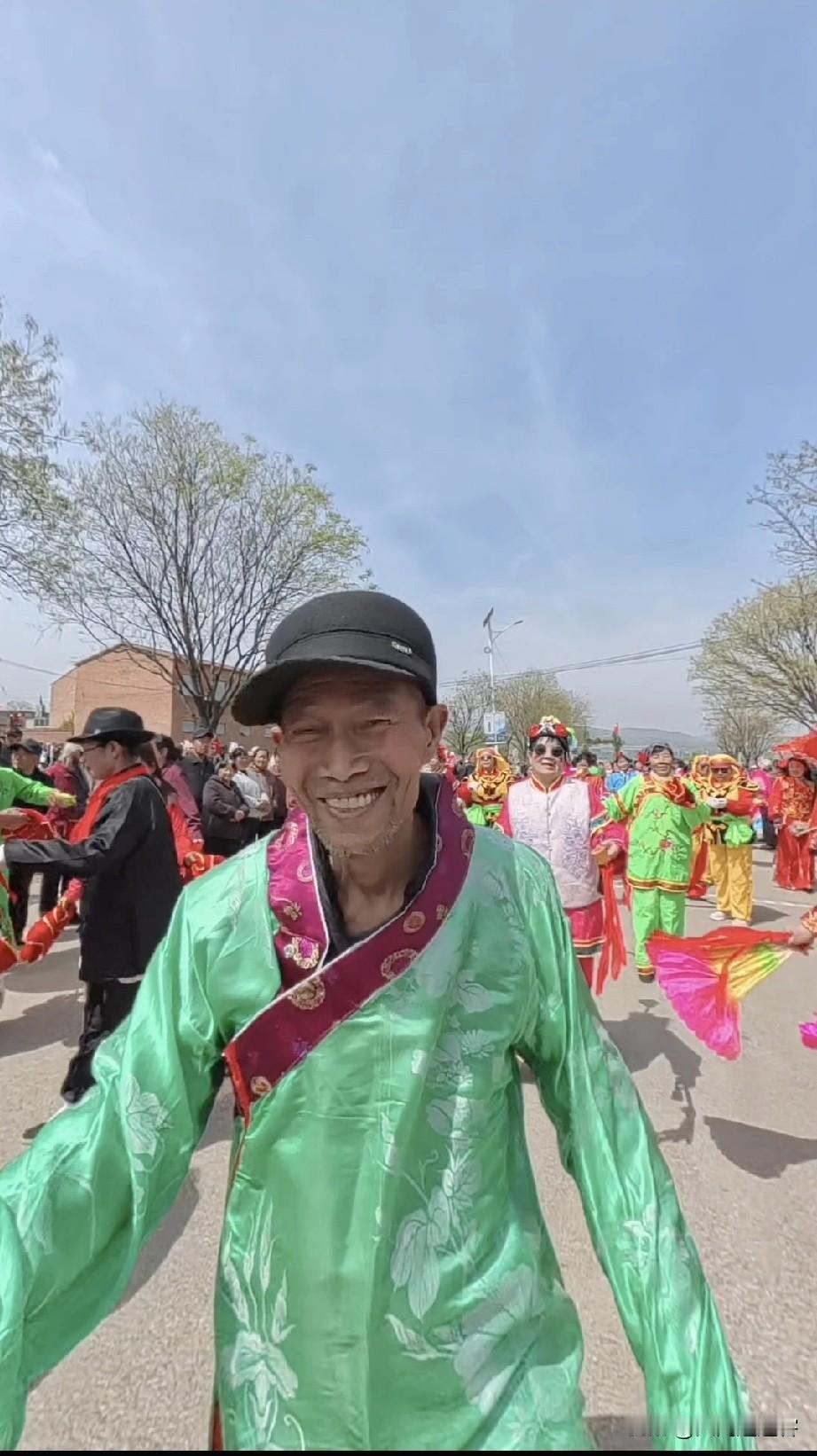 “人活着就是要快乐的，如果不快乐，活着又有什么意义？”
     这句话是昨天我