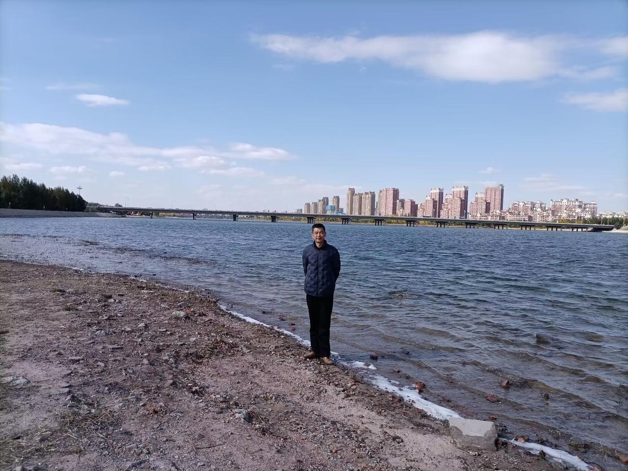 《临江仙》窗外月朦胧

文/原点

聚散悲欢无奈，

离愁别绪孤蓬。

红尘烦恼