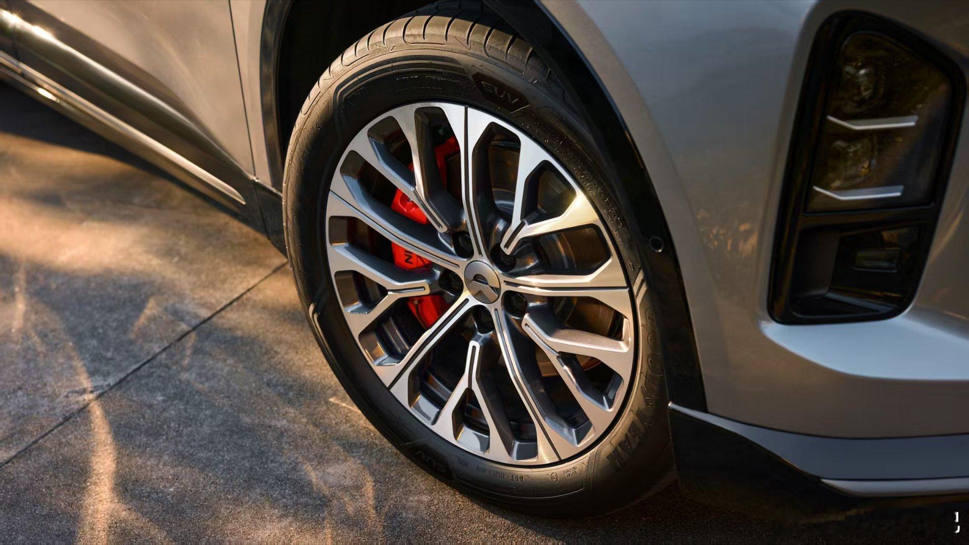 2025 年 11 月，蔚来 ES6 迎来第 30 万台下线。为纪念这一里程碑时