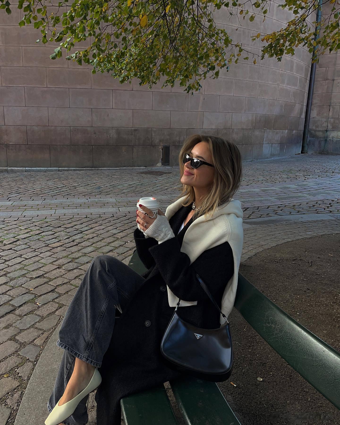 Kristine 🍂☕氛围感拉满 #Ins##秋冬一周不重样穿搭# ​​​