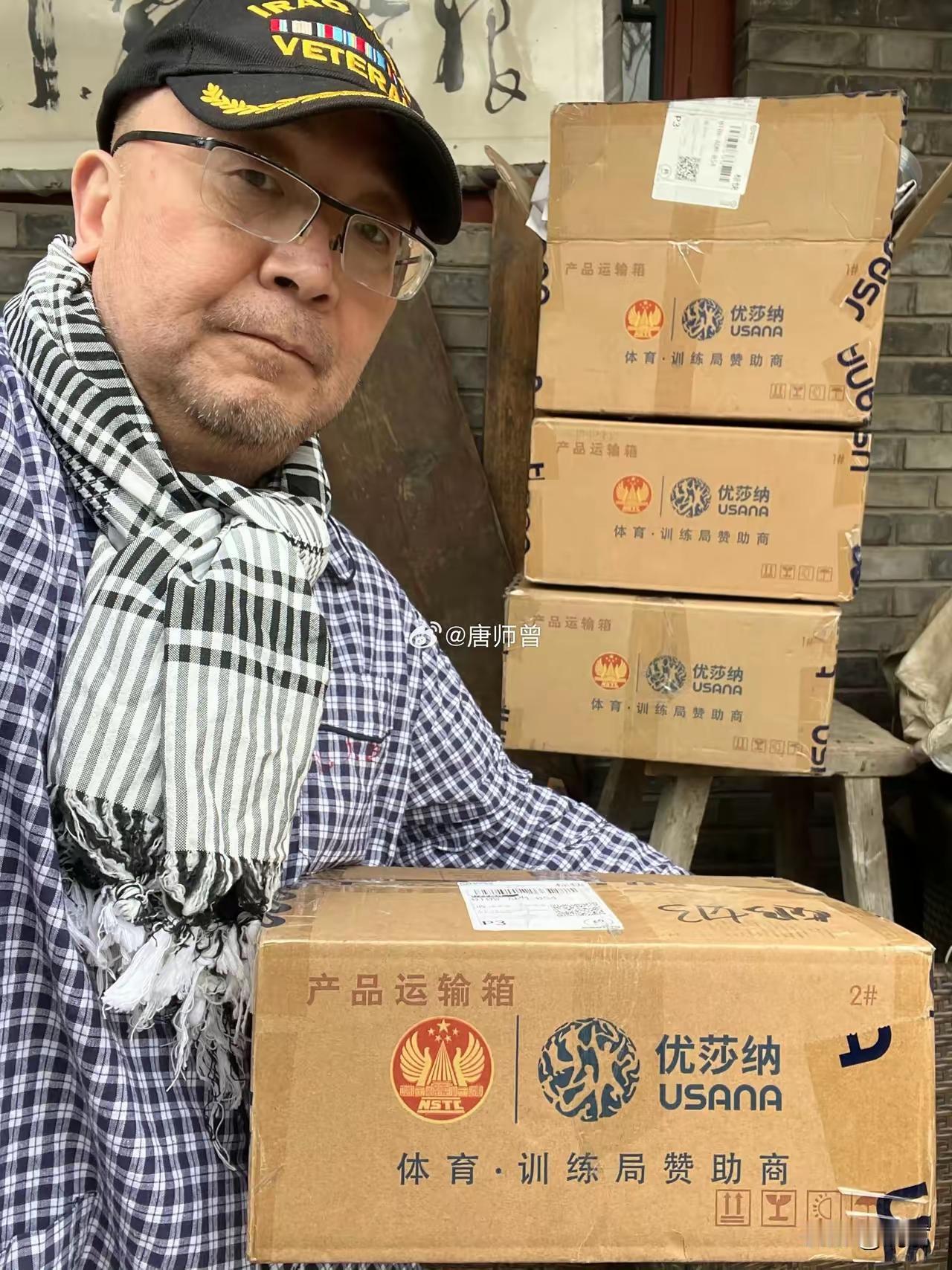 老鸭昨天走了!
为什么会有那么多普通人怀念唐师曾!

老鸭昨天走了!  老鸭走之