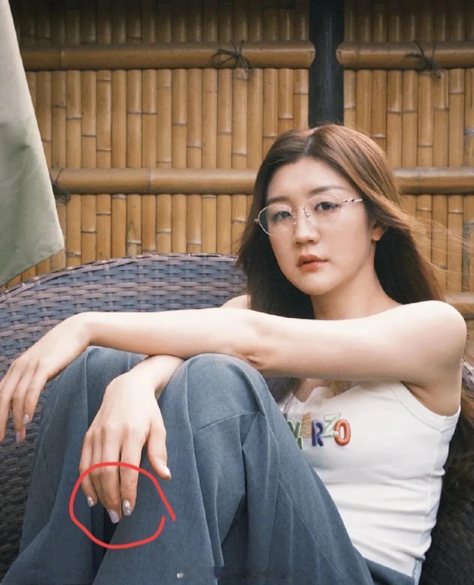 小莫说樊振东球打得好人更好樊振东的话应验了巴黎夺冠后陈梦选择了“离开她并没有像莎