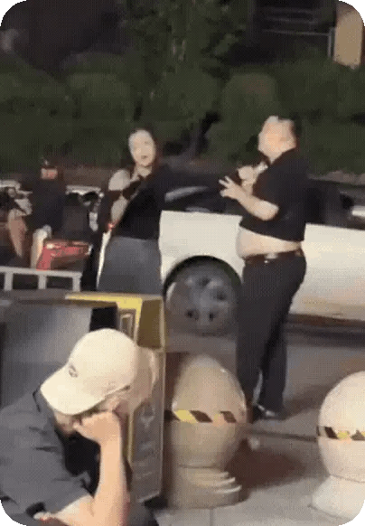 大哥这一下无影脚，
黄飞鸿看到都要退避三舍。