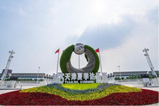 这届达沃斯论坛，在天津，开得像是一场集体觉醒仪式。

90多个国家、1700多位