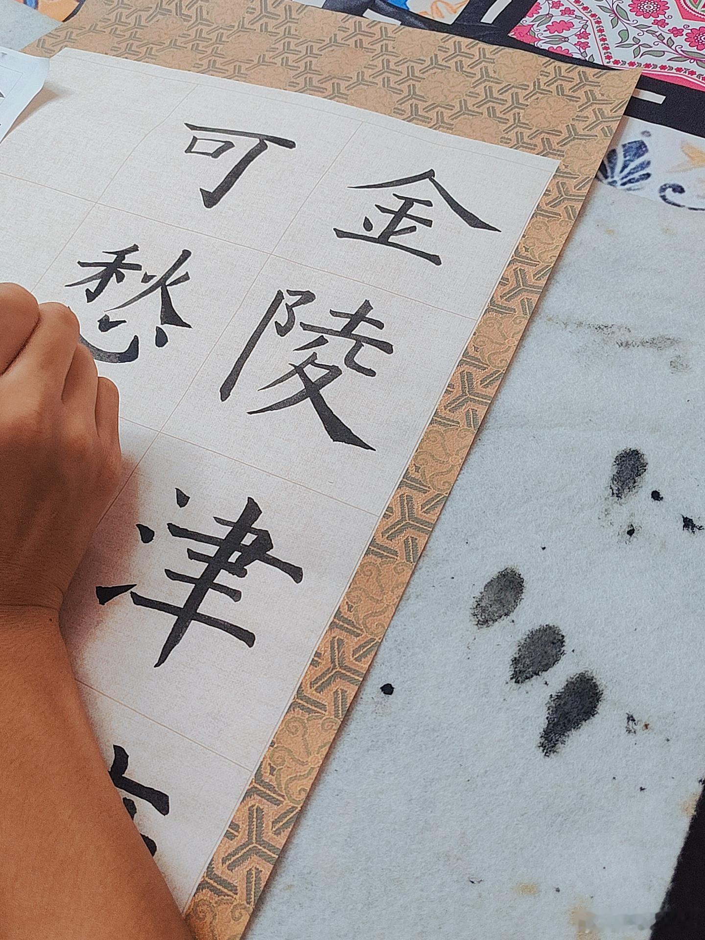 新的一周，更喜欢有规律的生活。早上7：00起来，慢跑15分钟+做、吃早餐；8：3