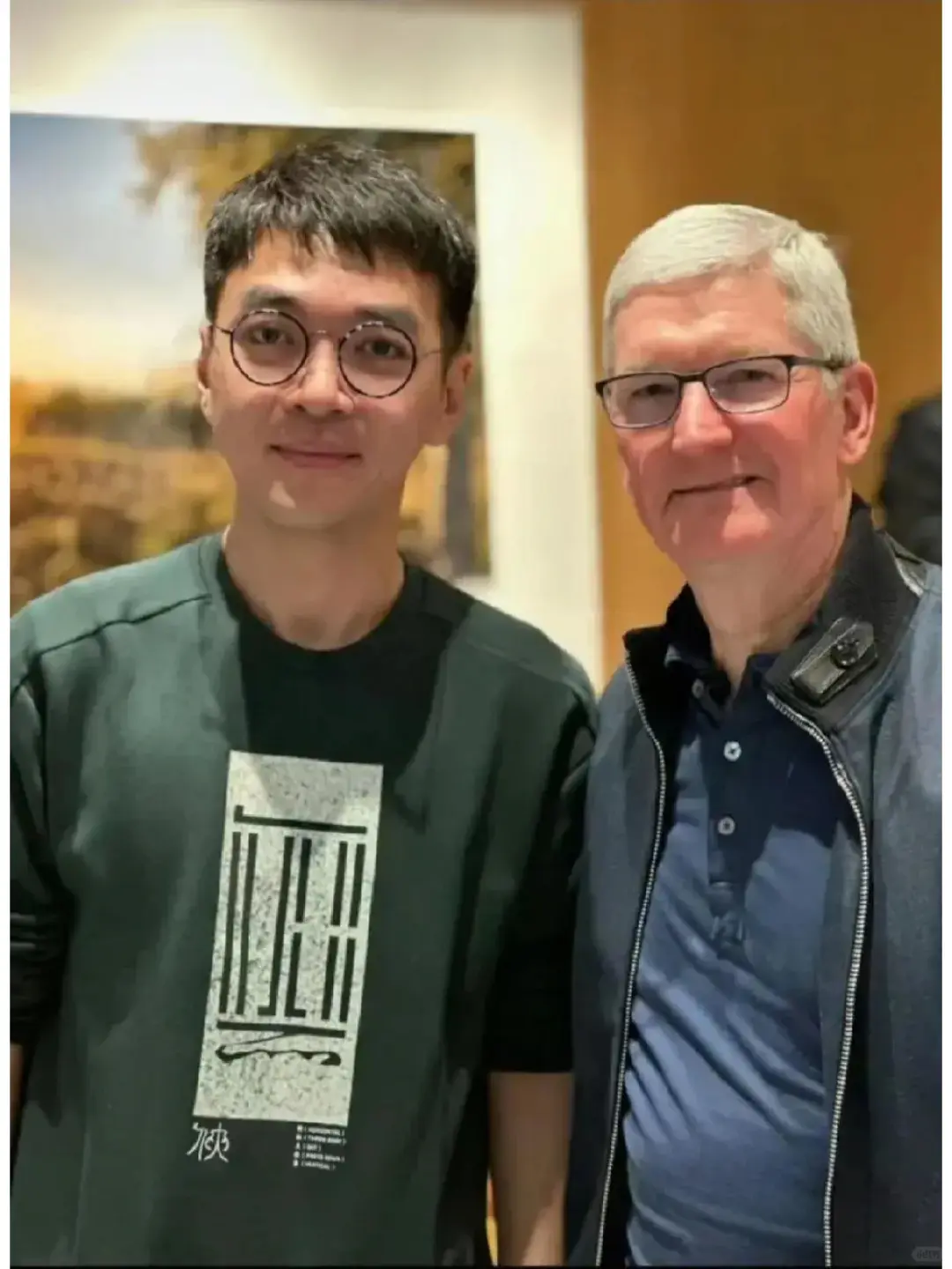 钟文泽估计是昨天全网最嗨的果粉[偷笑R] 昨天iPhone16新品发布...