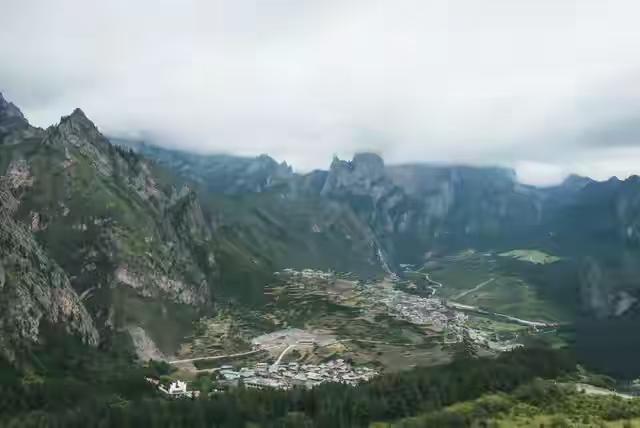 这份避险经验所有人一定要记牢！

甘肃渭源双石门景区山洪让人揪心，有人被困遇险，