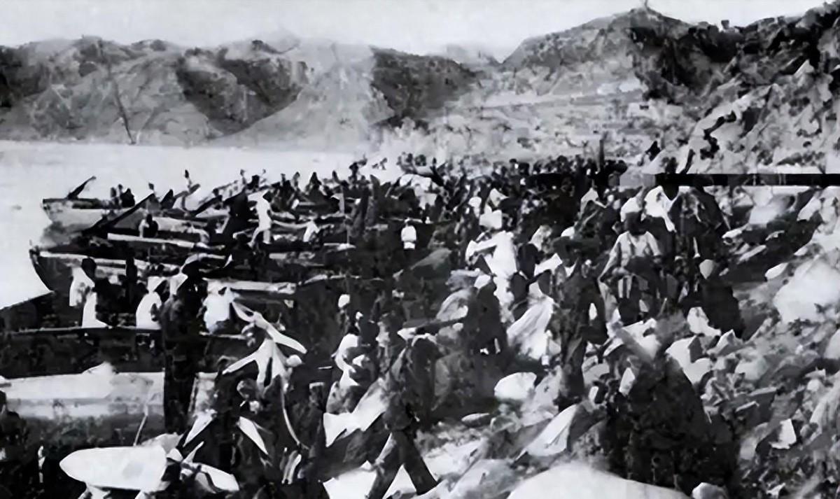 国军师长假扮伙夫背锅逃命，韩先楚现场大喊一句：“李先生，大锅不会沉吧？”
194