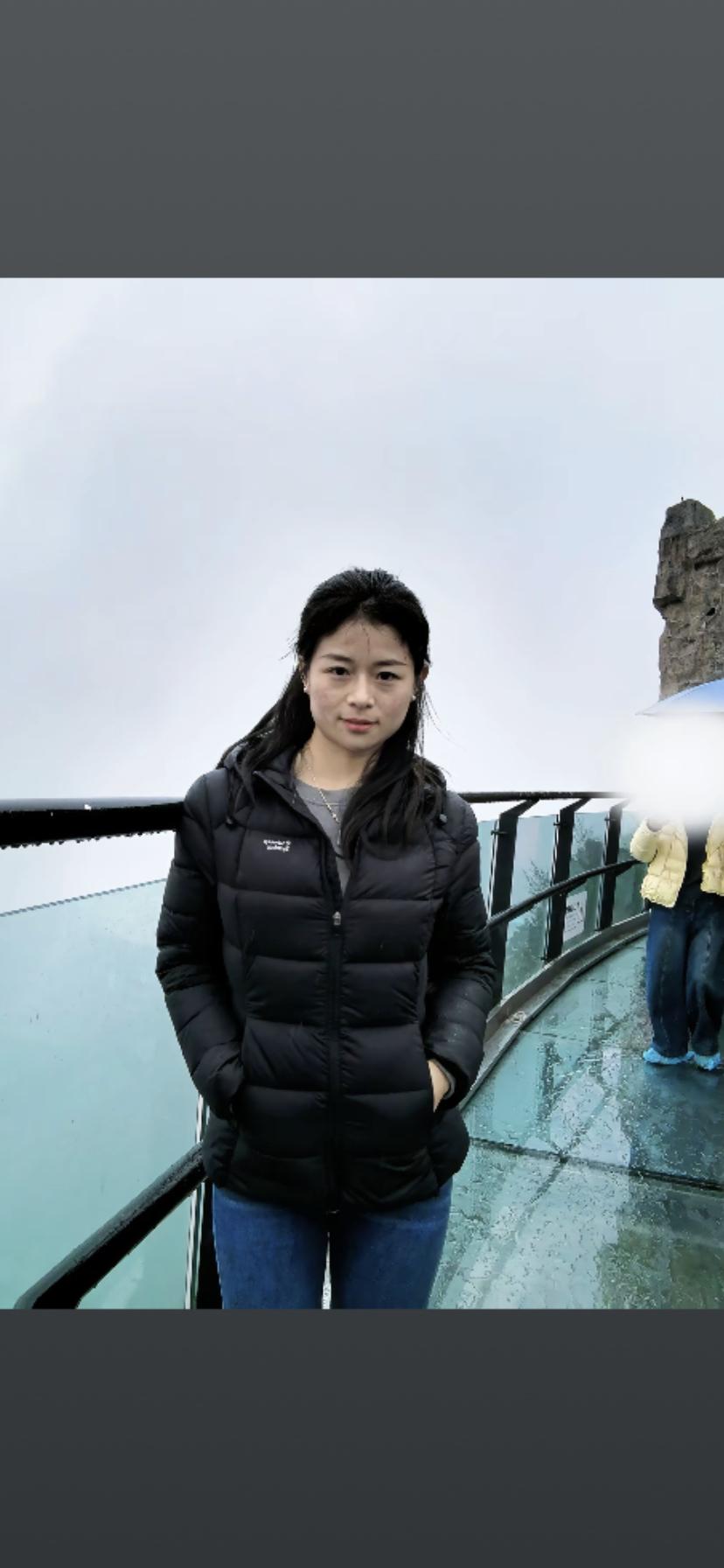 在石壁下小憩，享受片刻宁静🍃