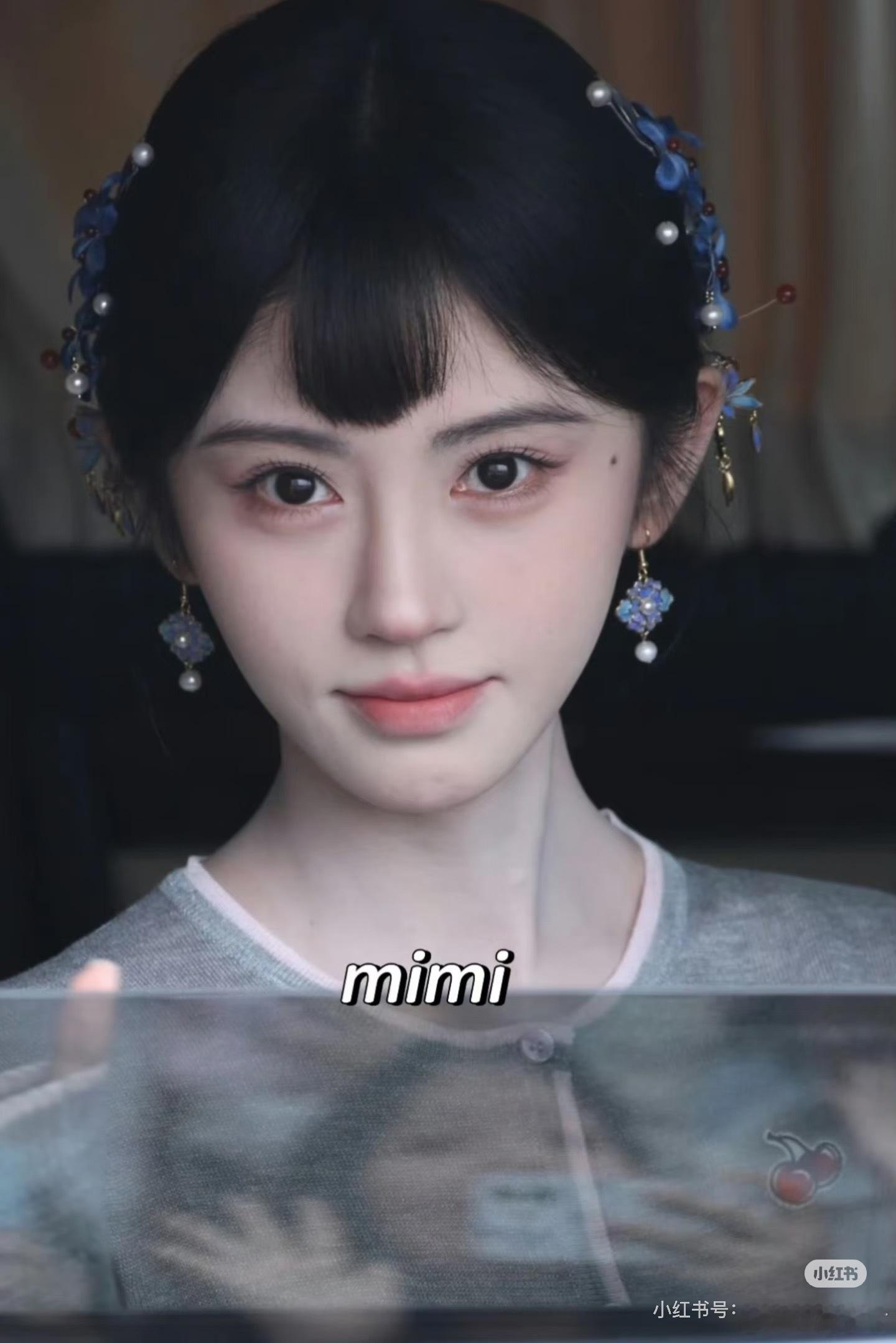 还可以吧，假面妆感没那么重 