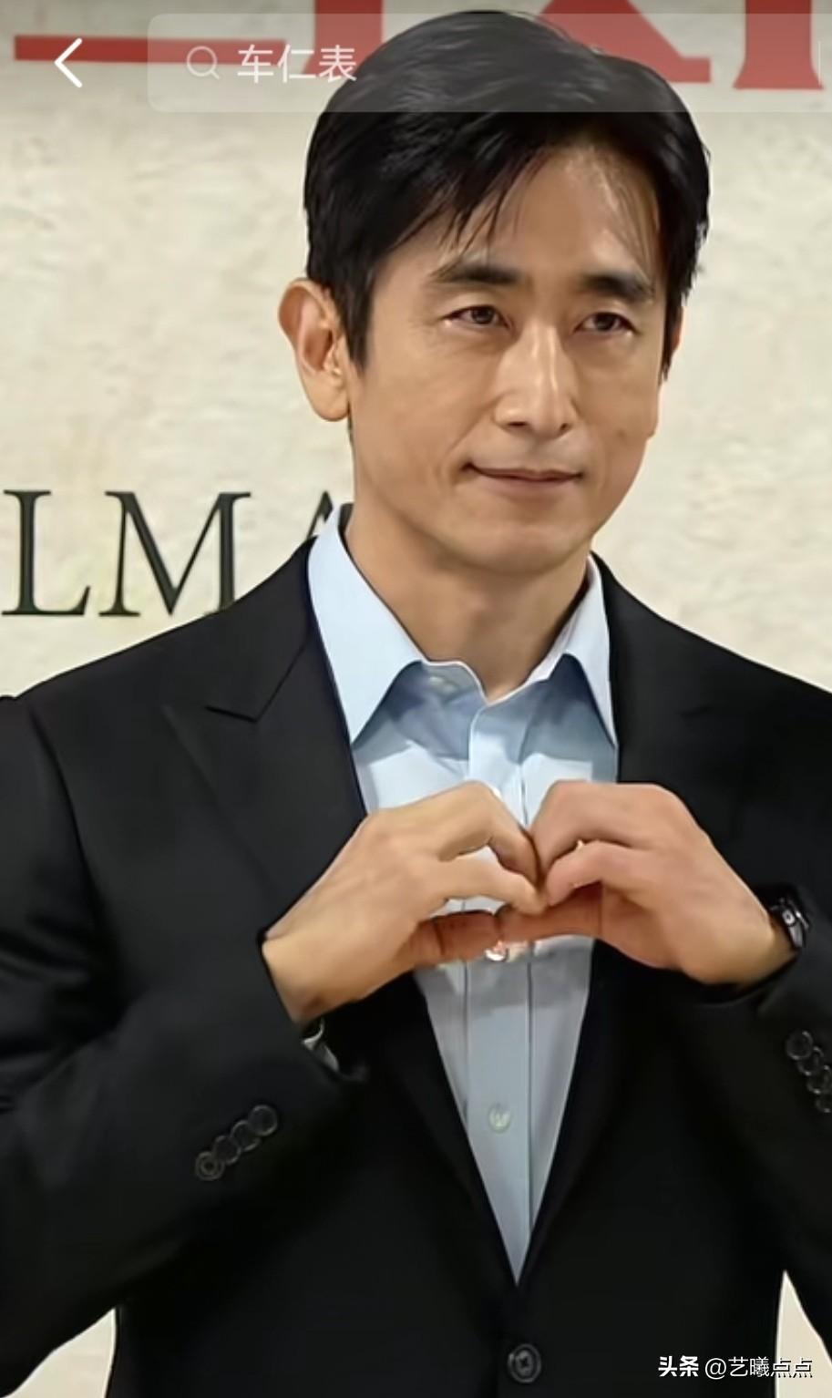 近日，韩国明星车仁表再度进入公众视野。他是初代韩流的代表人物，凭借《天若有情》《