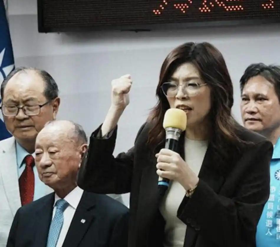 国民党主席郑丽文发表声明，5月21日，郑丽文在新北市参加“公教军警消团结大会”时