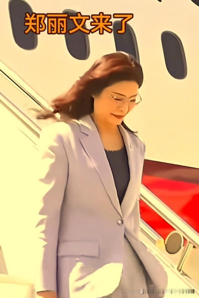 丽文，祖国相信你带台湾回家！
郑丽文今次回家共谈家事，老家给你一个高光时刻，回家