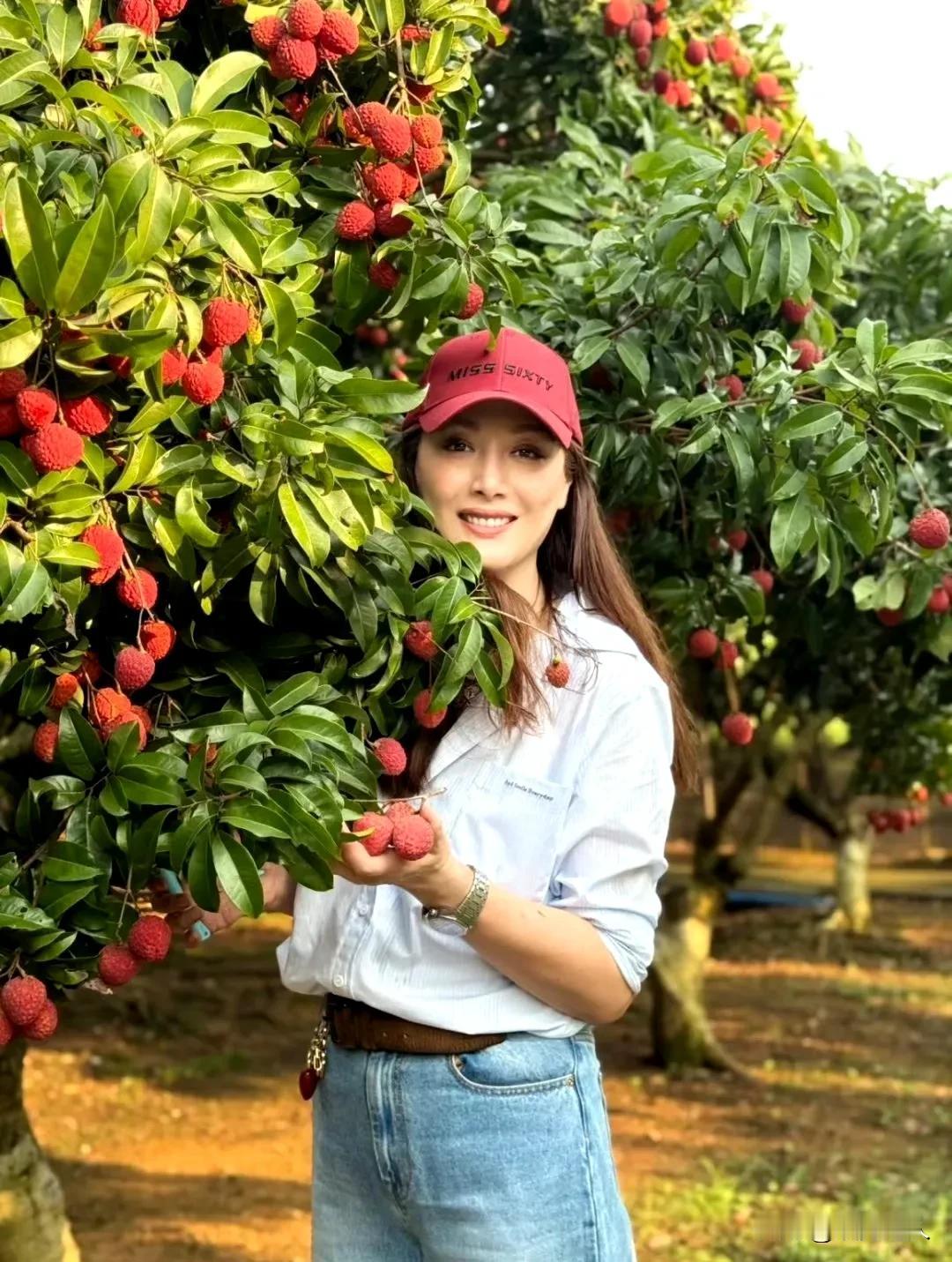 任达华57岁的妻子琦琦，状态也太好了吧！完全看不出真实年龄，这冻龄颜值也太绝了，