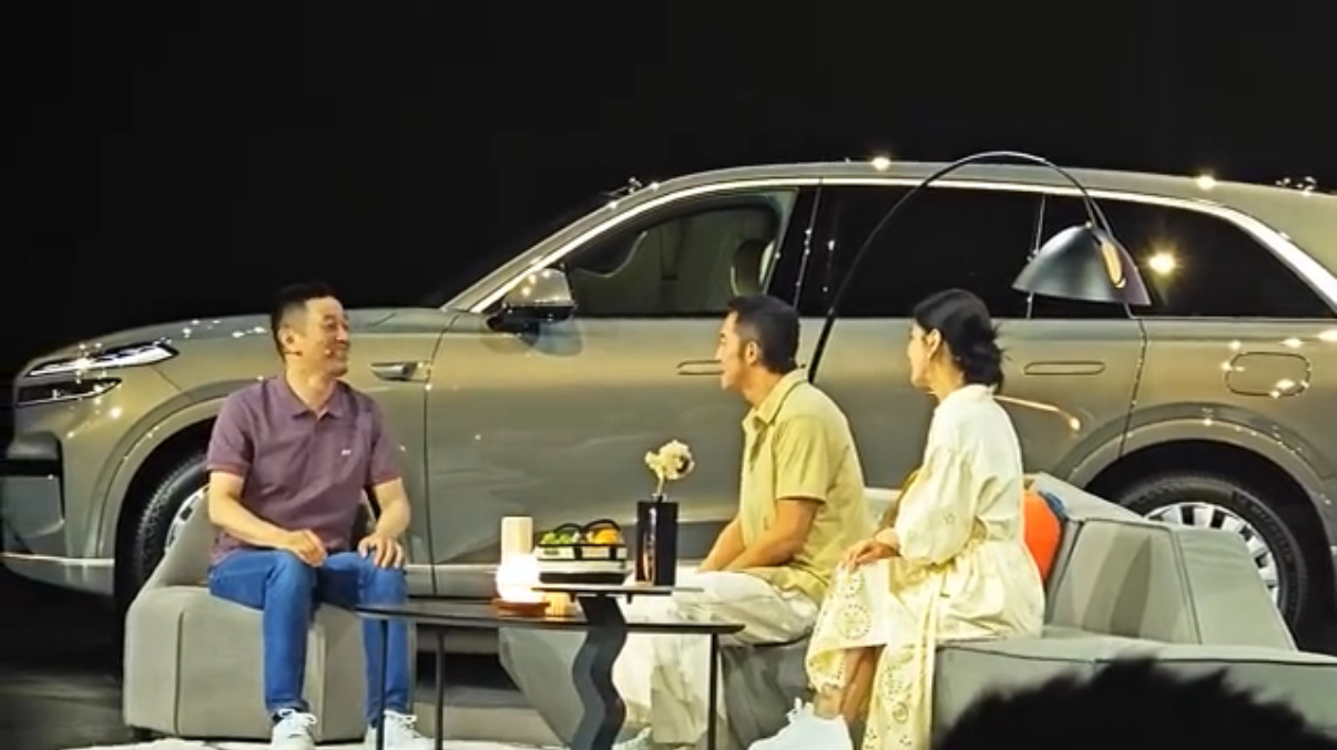 乐道L90发布会上斌哥玩嗨了，直接和沙溢PK带娃，节目效果拉满！李斌沙溢PK带娃