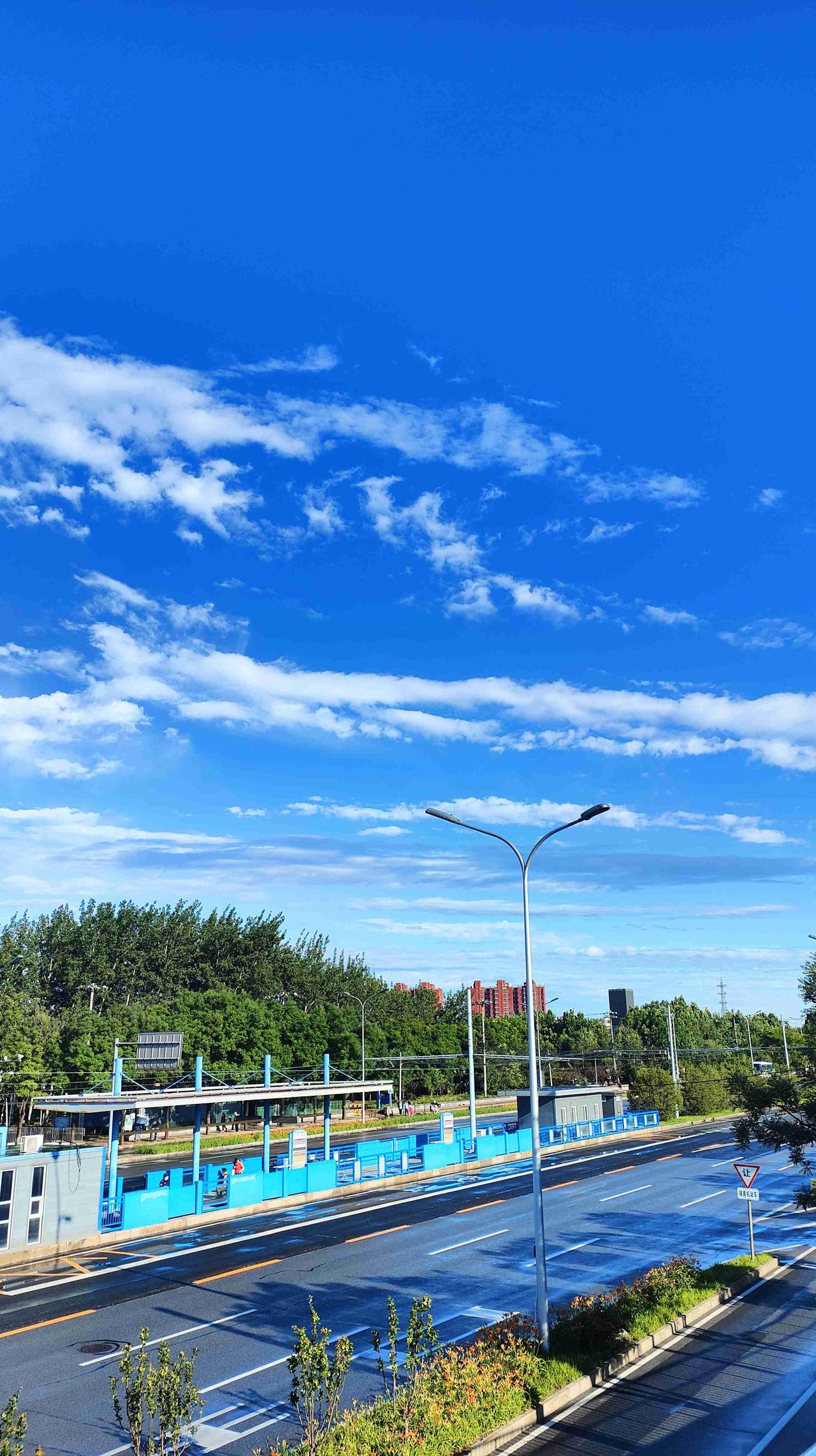 我的今日状态：🏝️旅行度假
我这里的天气：🌤️多云