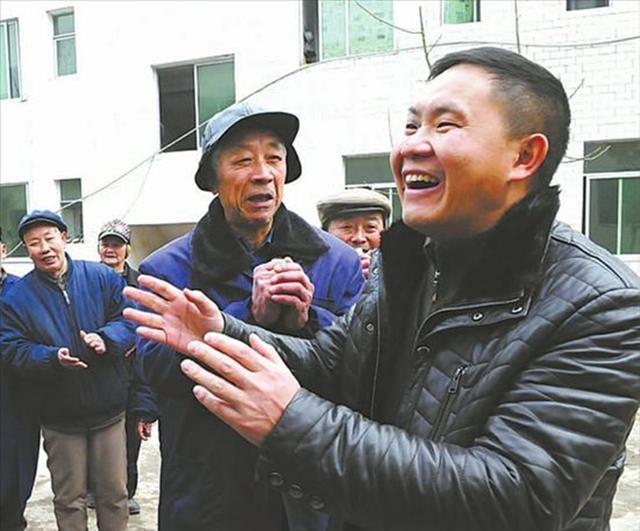 老兵勇斗76名火车劫匪，立下大功却消失6年，政委：你果然不简单

2001年春运