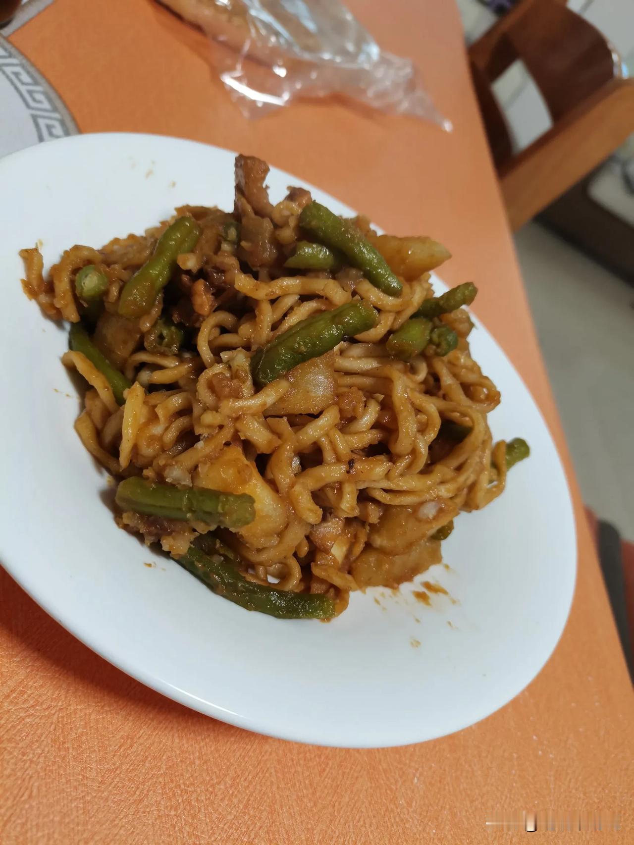 从今天开始晚上不吃饭了，一个假期胖了十来斤，体重马上190了，不能再瞎吃了，必须