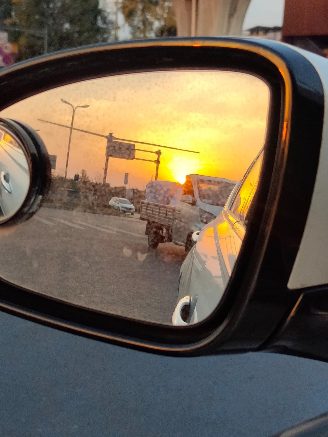 买车真正的意义是什么?

现在农村基本上每家每户都有车了
以前总有人说，现在农村