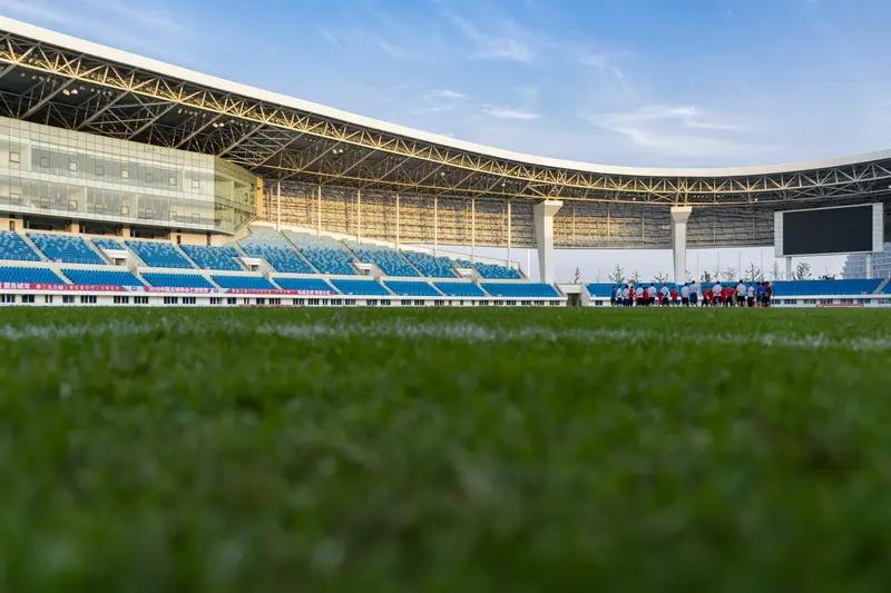 苏超里宿迁队流量高，原因还挺多。首先，宿迁队球员实力不容小觑，有不少技术精湛、球