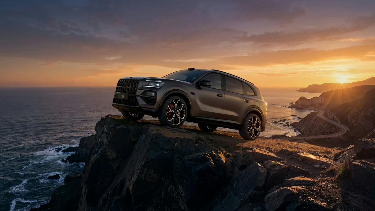 是什么样的实力，让极氪8X预售38分钟破万的，我们来看看配置，极氪8X全系标配全