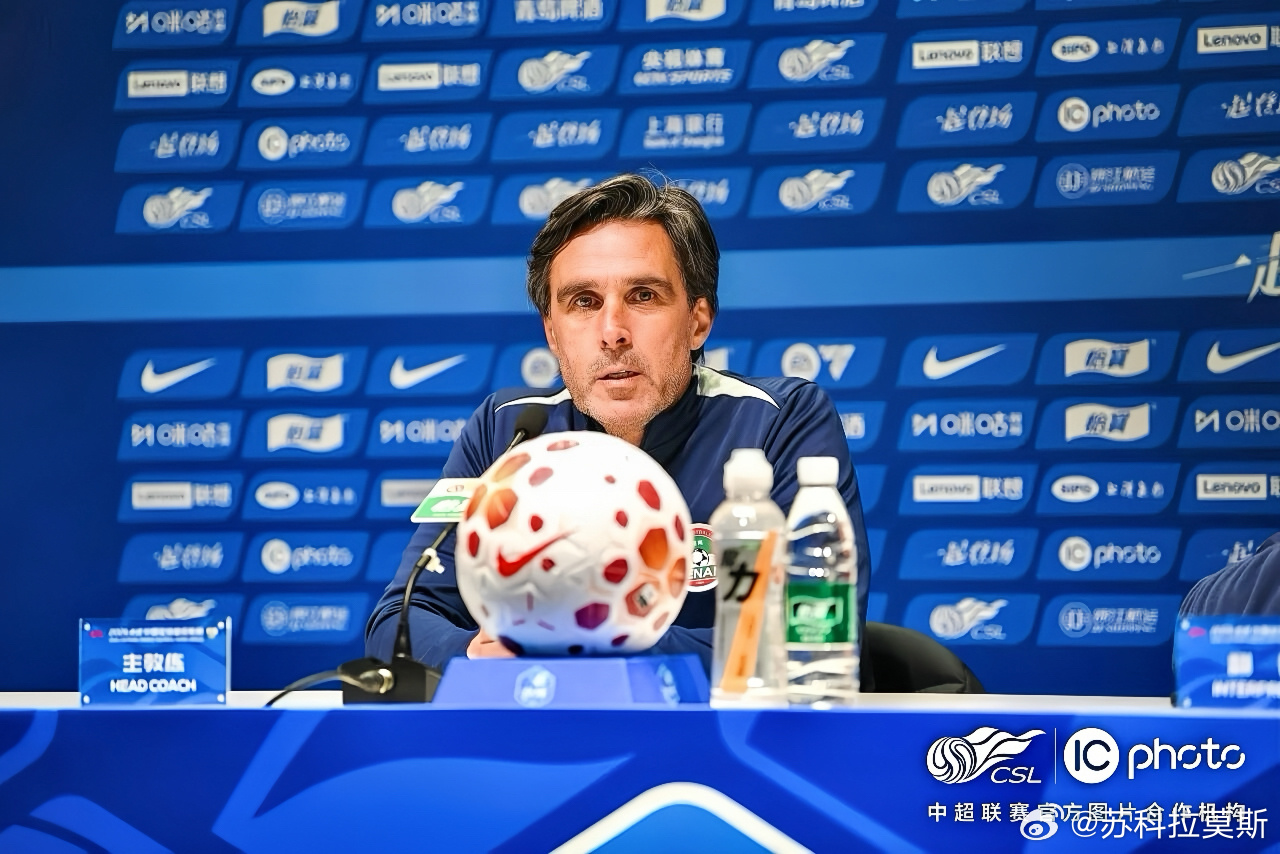 中超河南队 3月6日晚，河南彩陶坊主教练拉莫斯携王上源出席了赛前新闻发布会。拉莫