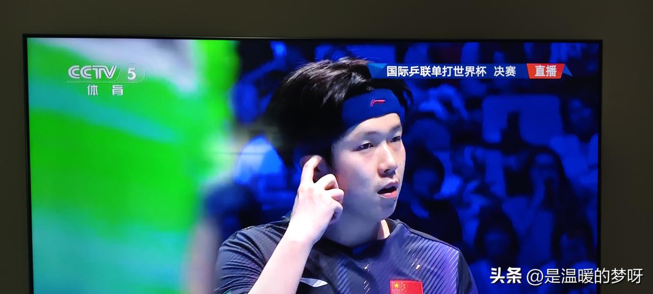 形势很严峻呐。
正在直播的乒联单打世界杯决赛
日本小子3:2反超王楚钦了
两个人