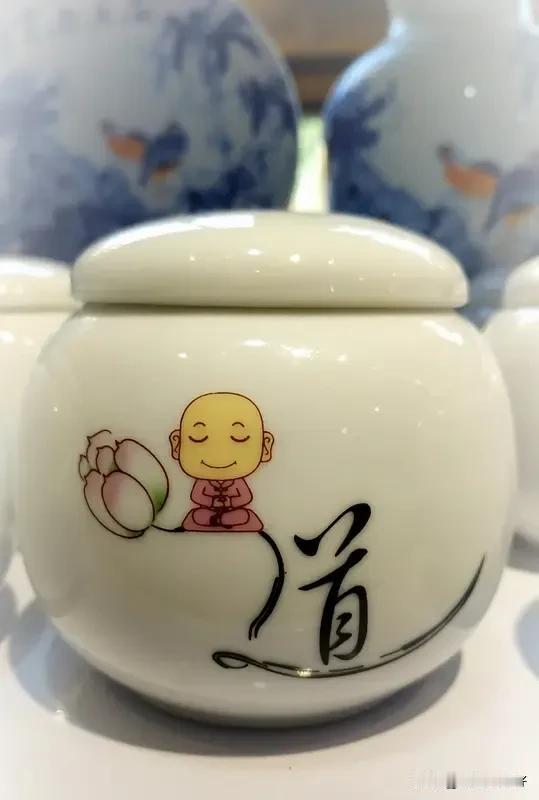 《七律   感怀》
无心释道失灵信，有意求经觅慧根。
世路迷茫藏诡诈，尘缘错落隐