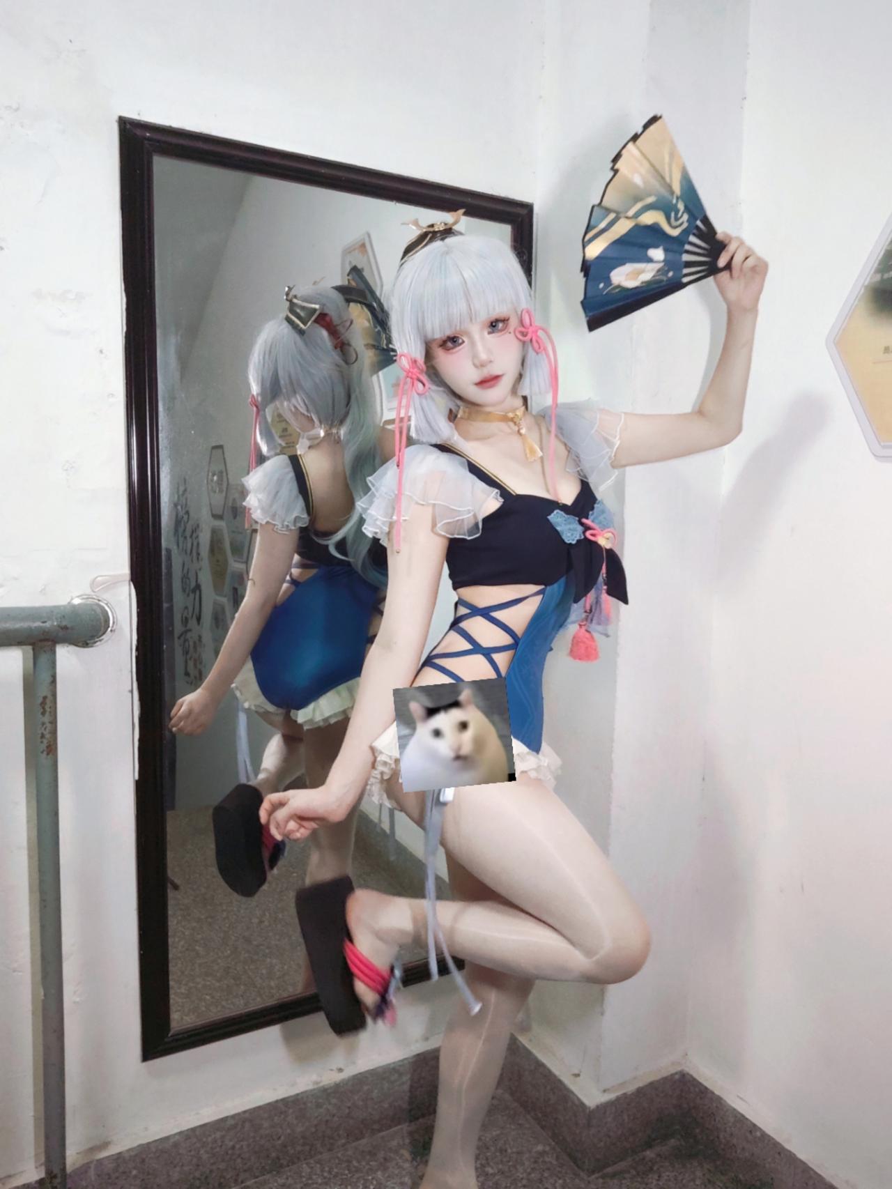 神里绫华在家，也牵狗吗？
COSER：喵喵abc#游戏##原神##二次元#