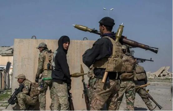 美以对伊朗的空中打击未能达成预期效果，美国转而采取代理人战争策略，由中央情报局秘