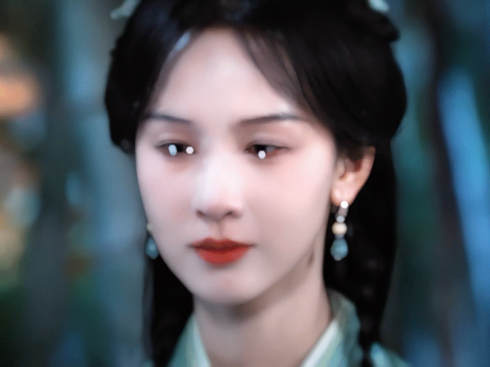 陈都灵楚朝哭戏镜头陈都灵一滴泪封神谍战大女主鲜少外露脆弱，唯独这场落泪戏打破伪装