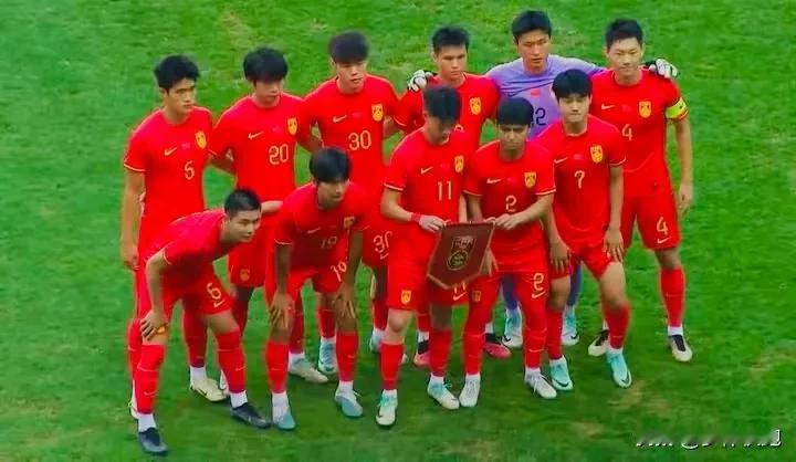 在中国成年男足与韩国男足的生死战前一晚，中国U19国青队在陕西渭南以2-0完胜韩