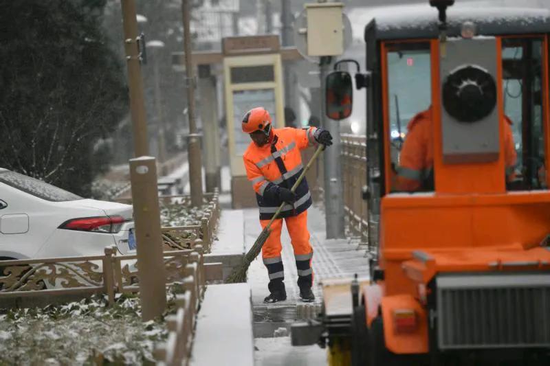 昨天北京中午开始下雪啦，和以前不一样的是昨天听说撞车的特别多，我还纳闷呢怎么今年
