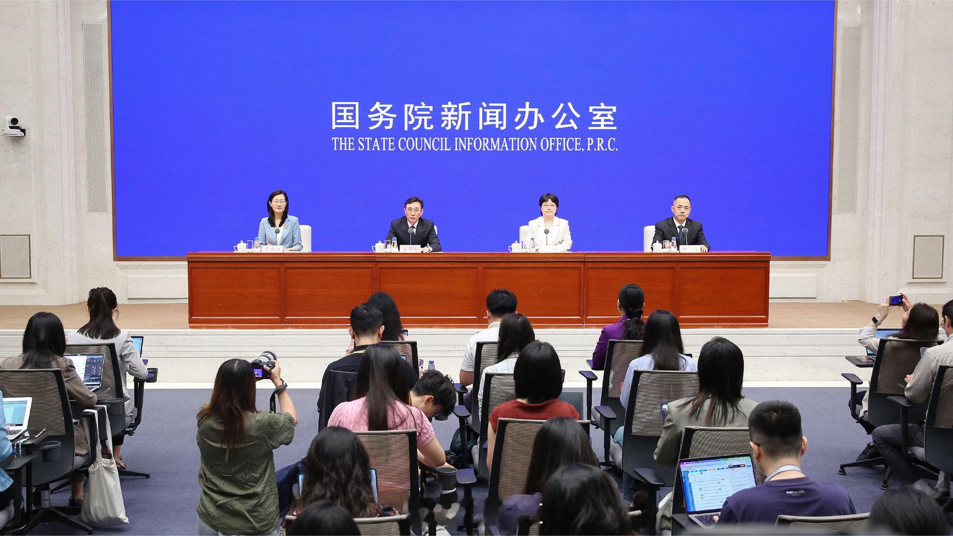 近日在2026年上半年工业和信息化发展情况发布会上，工信部总工程师王卫明点名表扬