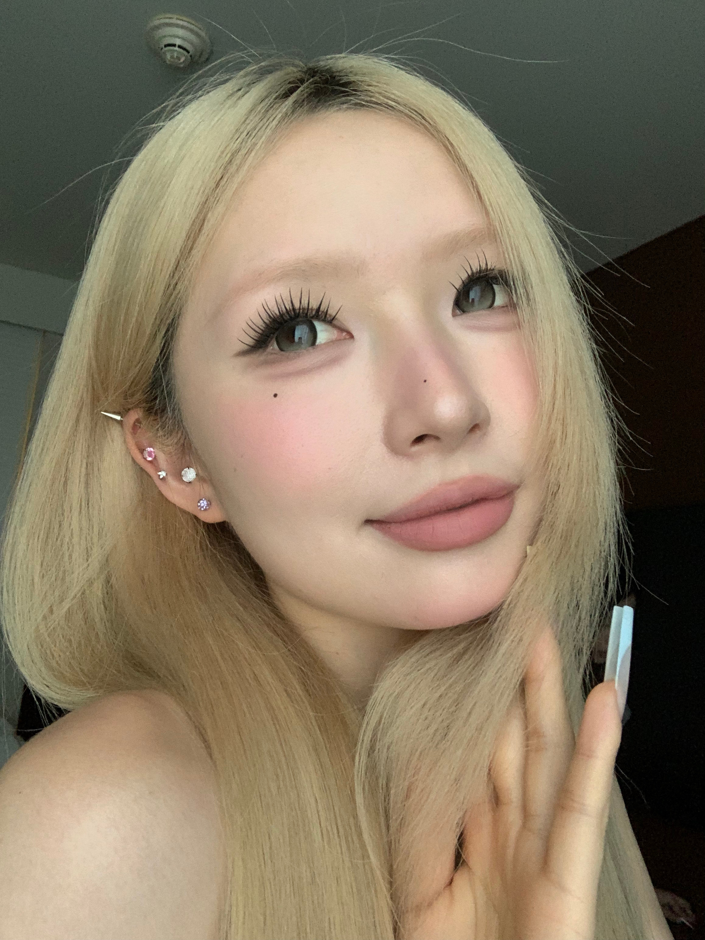 萌萌嘚窝和、萌萌的新衣服新鞋子新手表新彩妆