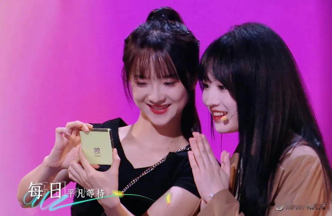 #华为novaFlip预售开启# 时尚与终端的完美结合，华为nova Flip的