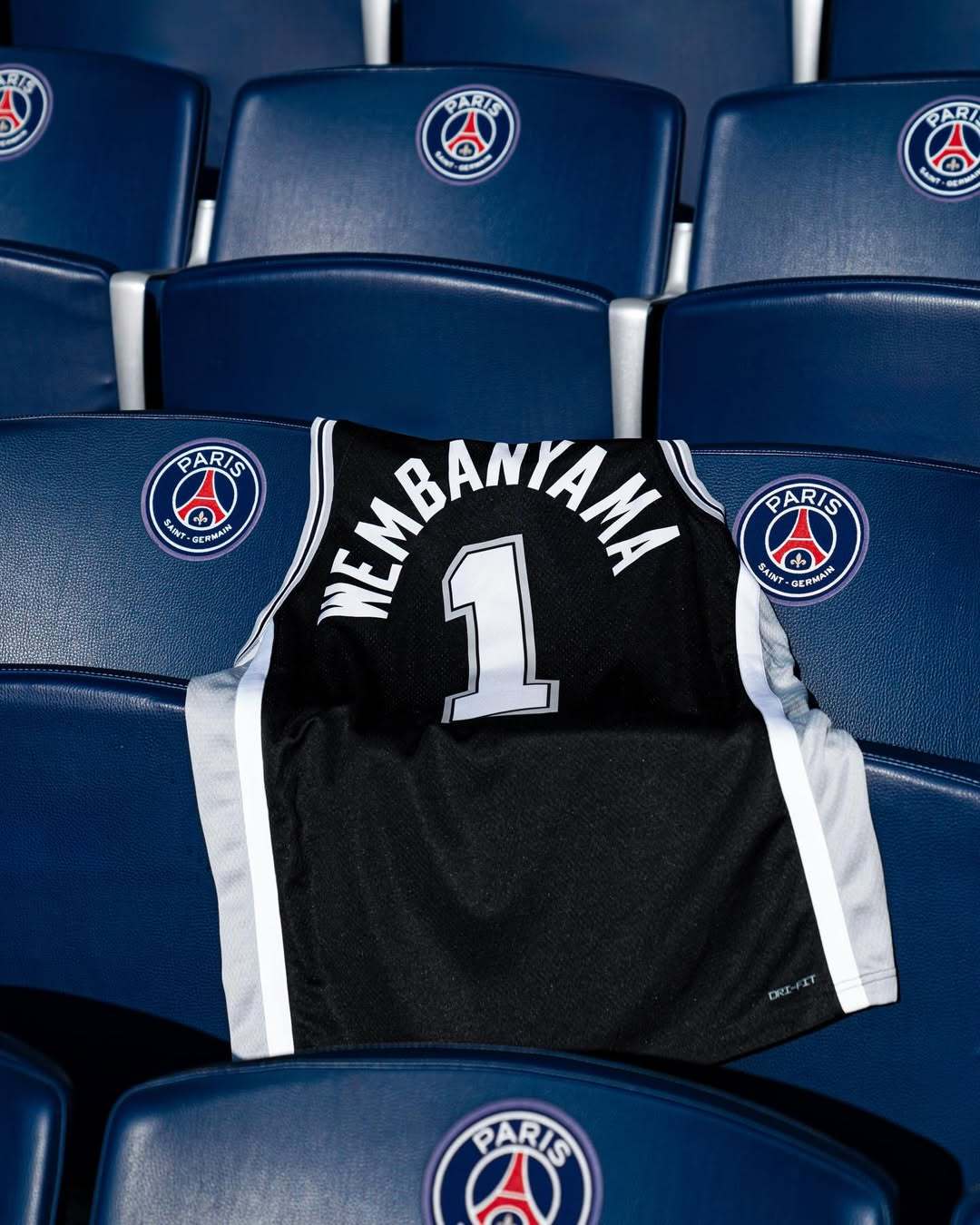 篮天下NBA 巴黎赛在即，文班球衣先行抵达！ 王楚钦男单夺冠