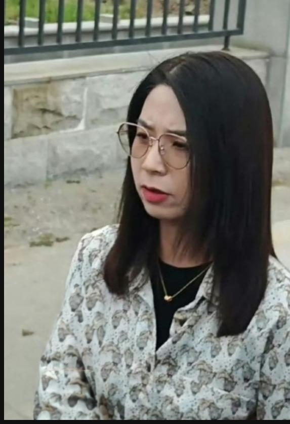 唾沫星子淹死人！
请网友不要给崔丽丽带来第三次伤害。
作为被害者崔丽丽已经受到了