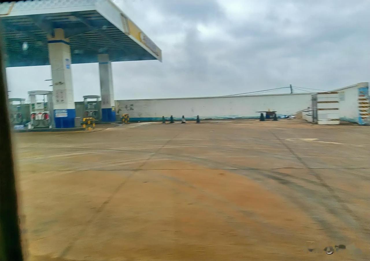 没想到，他就这么走了，
堂哥娘家的弟弟，36岁，体制内工作，有房，有车，有存款。