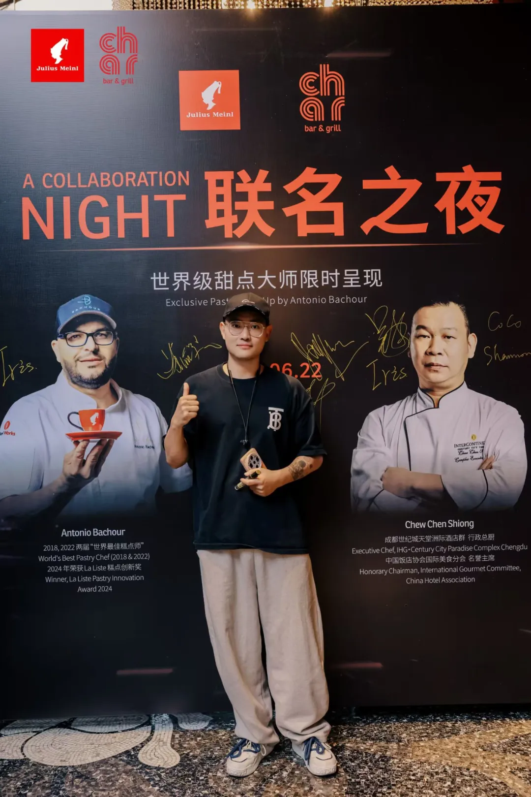 完了，一顿晚餐喝了3杯小红帽的咖啡饮品 ​白天也喝了两杯美式， ​今晚...