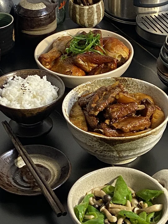 今日菜谱📜苹果炖小排 青椒蟹味菇 烤鸡🥢
