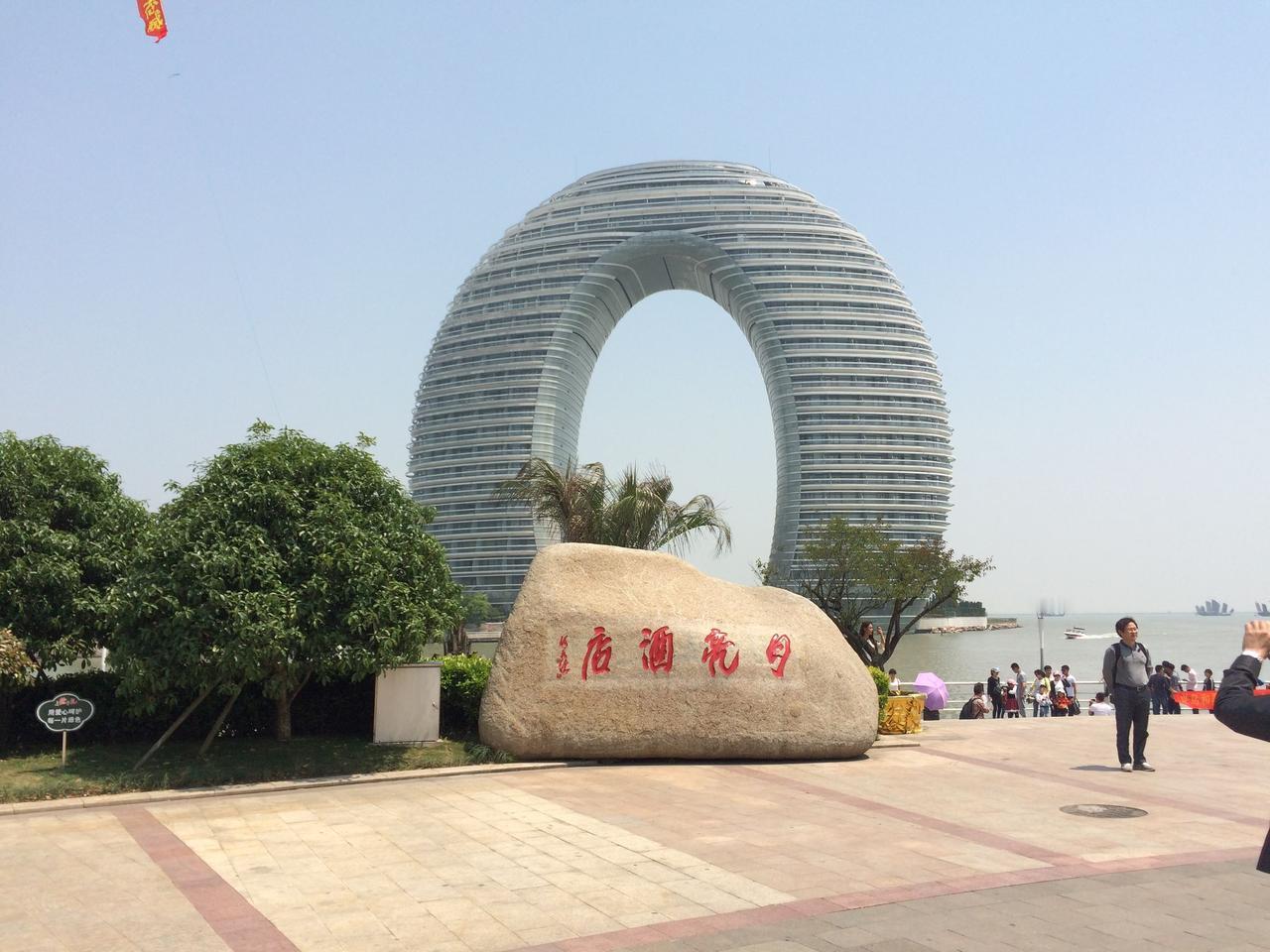 夏日爱好打卡，我首推湖州和武威。
在湖州，外滩5号BUNDFIVE 西山漾圣托里